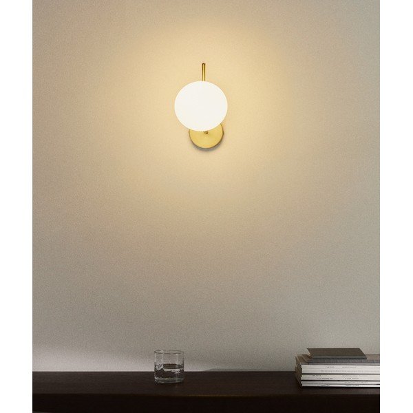 Bílé/ve zlaté barvě kovové nástěnné svítidlo ø 15 cm Brisia – Kave Home-image-1