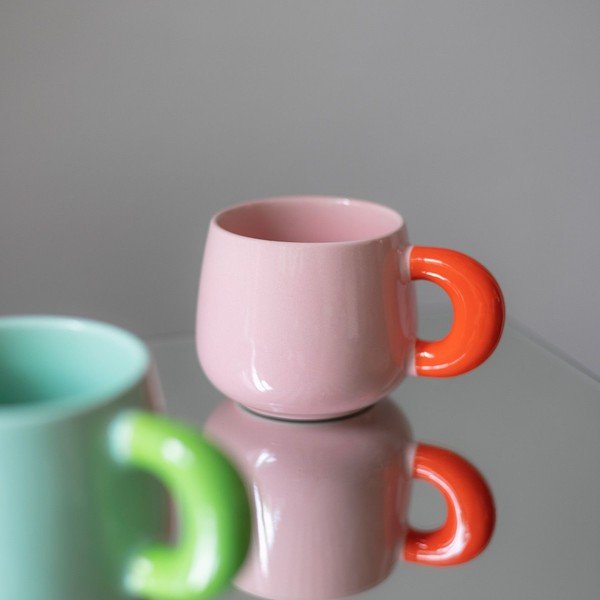 Růžový hrnek z kostního porcelánu 470 ml Coco – ONA-image-1