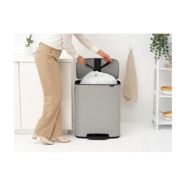Světle šedý nášlapný ocelový odpadkový koš 60 l Bo – Brabantia-image-3