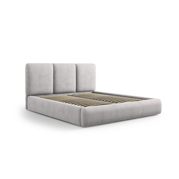 Světle šedá čalouněná dvoulůžková postel s úložným prostorem s roštem 180x200 cm Brody – Mazzini Beds