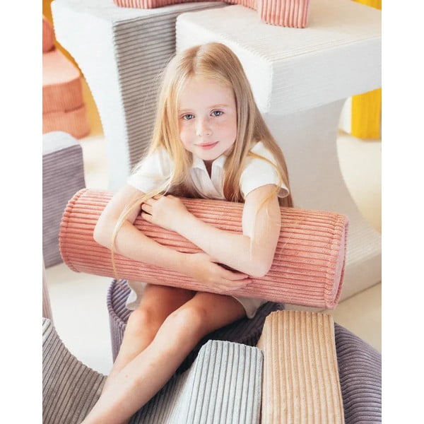 Růžový manšestrový dětský pohovkový polštář Roll – Wigiwama-image-2