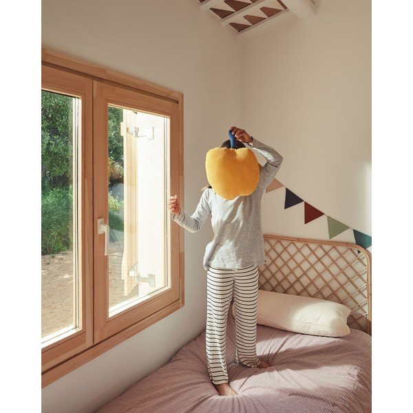 Dětský polštářek Amarantha – Kave Home-image-3