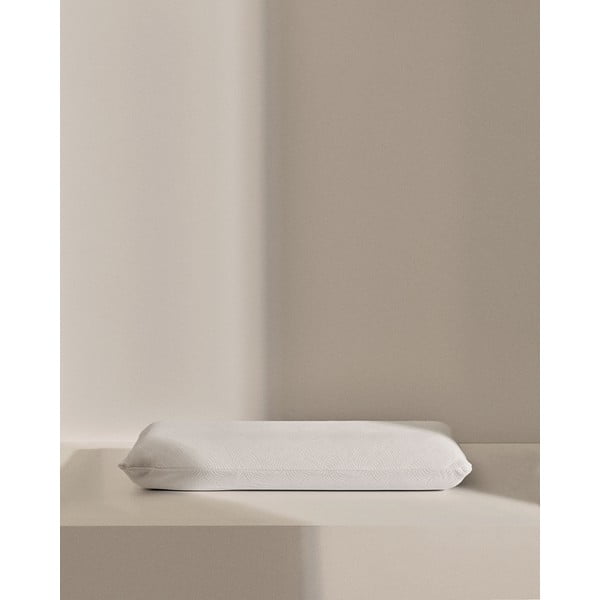Anatomický polštář s výplní z paměťové pěny 33x70 cm Sasa – Kave Home-image-1