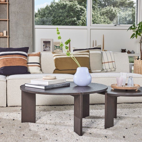 Kulatý konferenční stolek z jasanového dřeva v tmavě přírodní barvě ø 65 cm Oy – OYOY Living Design-image-1