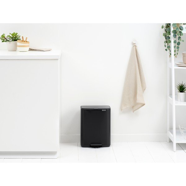 Matně černý nášlapný ocelový odpadkový koš 12 l Bo – Brabantia-image-1