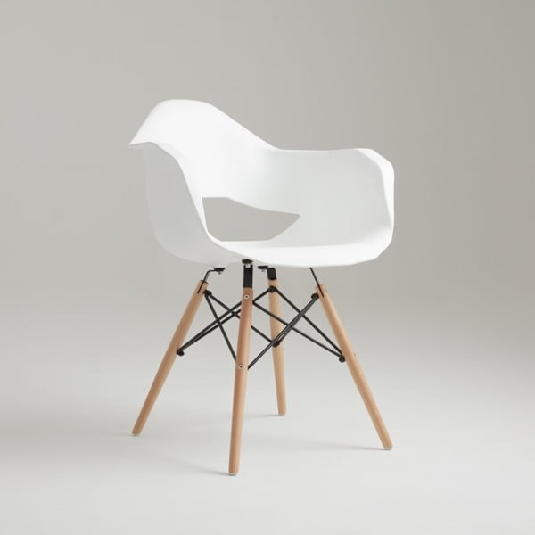 Bílá židle s dřevěnými nohami Match Arms
