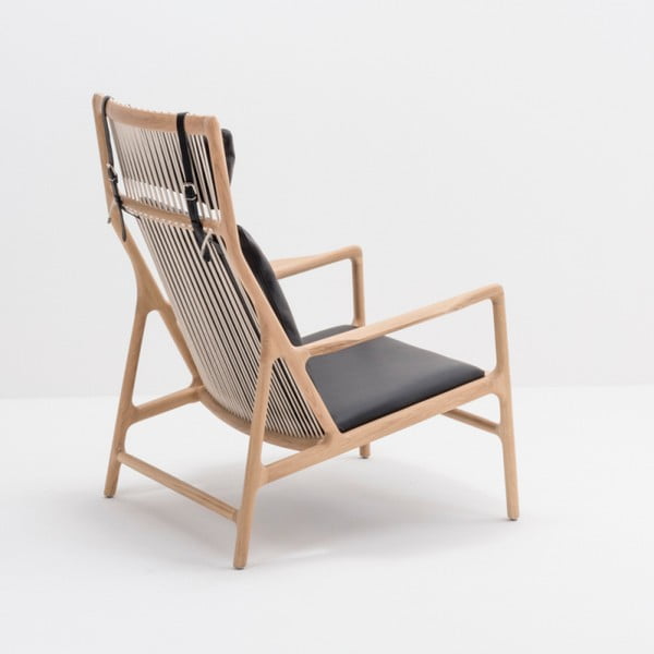 Křeslo s konstrukcí z masivního dubového dřeva a černým sedákem z buvolí kůže Gazzda Dedo-image-2