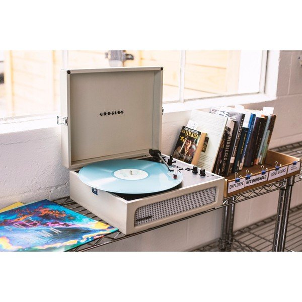 Béžový gramofon Crosley Voyager Dune-image-1