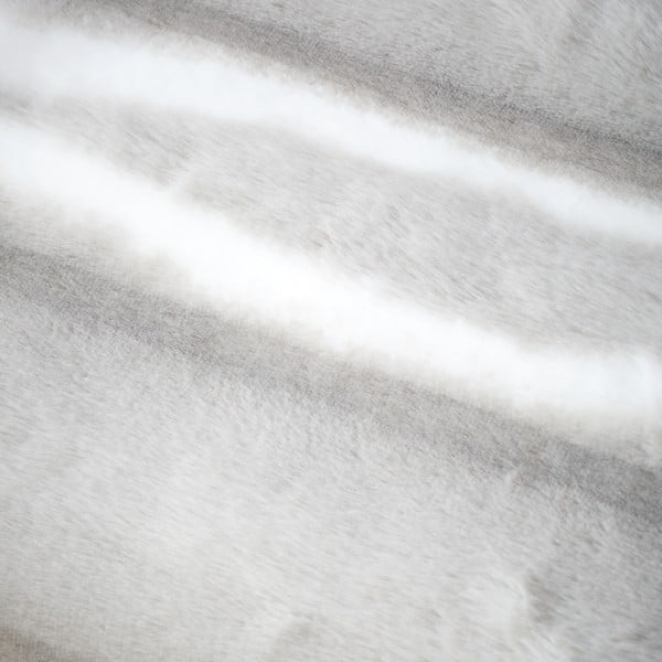 Světle šedá deka z umělé kožešiny 130x170 cm Flint – Catherine Lansfield-image-3