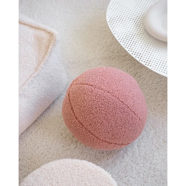 Růžový dětský pohovkový polštář z textilie bouclé Ball – Wigiwama-image-4