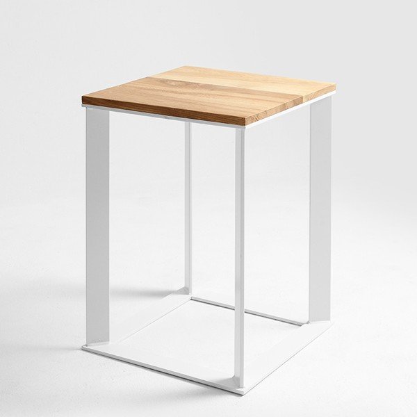Odkládací stolek s bílým podnožím a dubovou deskou Custom Form Skaden, 50 x 50 cm
