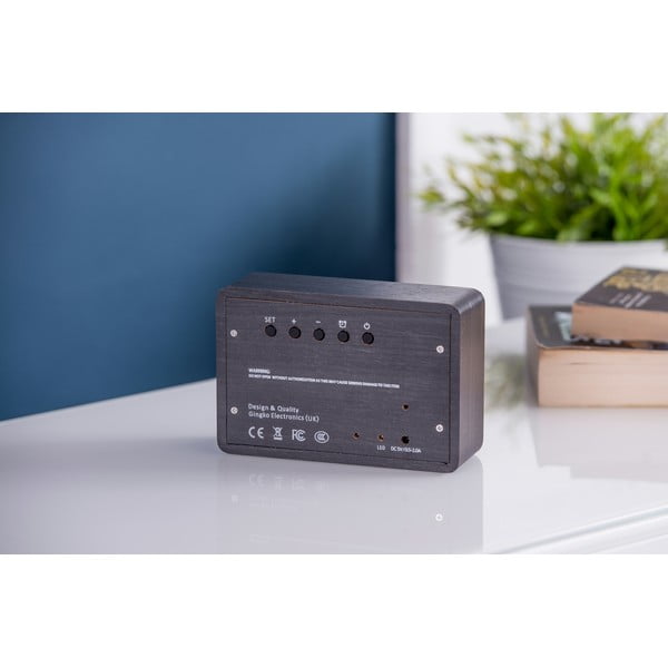 Černý budík s bílým LED displejem Gingko Brick Click Clock-image-1