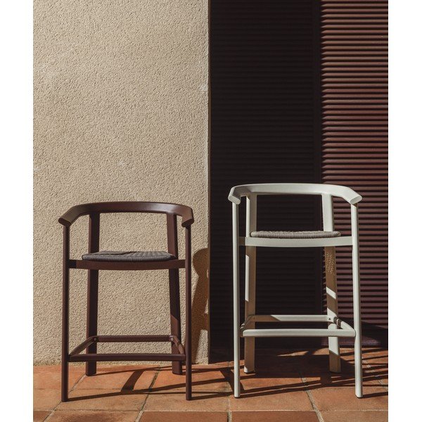 Hnědá dřevěná zahradní barová židle Erice – Kave Home-image-2
