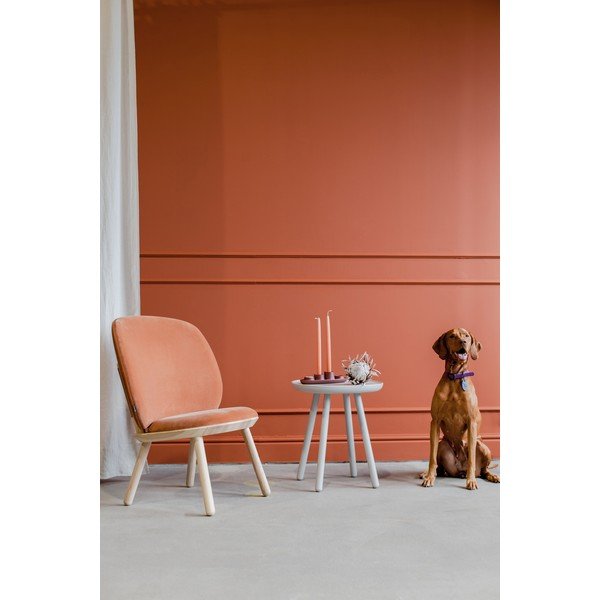 Terakotově oranžové sametové křeslo s konstrukcí z jasanového dřeva a koženými detaily EMKO Naïve-image-1