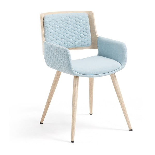 Světle modrá židle s dřevěným podnožím a područkami La Forma Andre