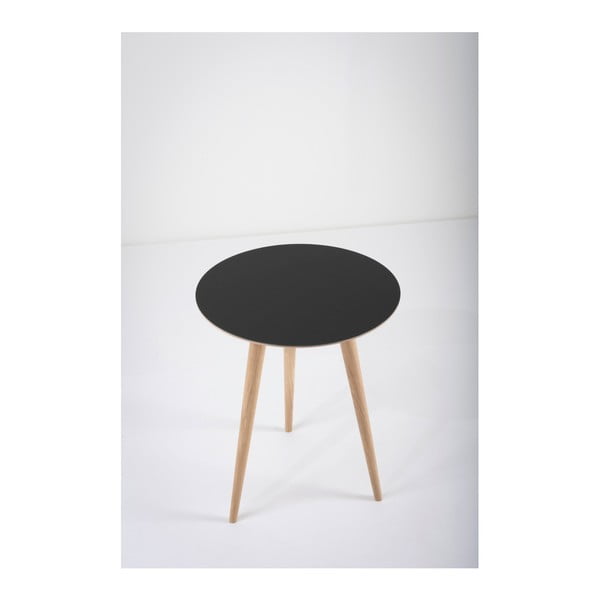 Odkládací stolek z dubového dřeva s černou deskou Gazzda Arp, ⌀ 45 cm-image-3