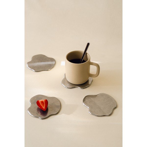 Kovové podtácky v sadě 4 ks ve stříbrné barvě Plama – noo.ma-image-2