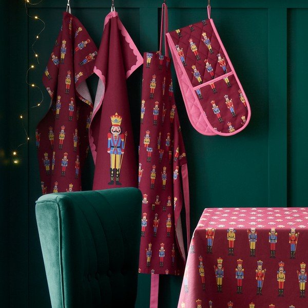 Bavlněná zástěra s vánočním motivem Christmas Nutcracker – Catherine Lansfield-image-2
