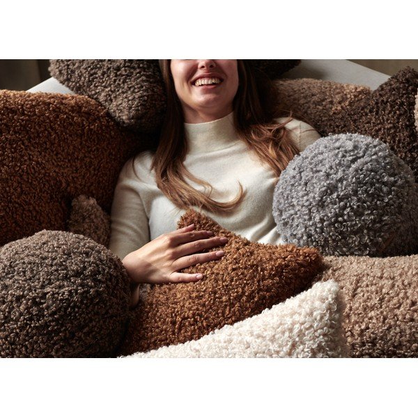 Plyšový dekorační polštář ø 26 cm Teddy – Blomus-image-2