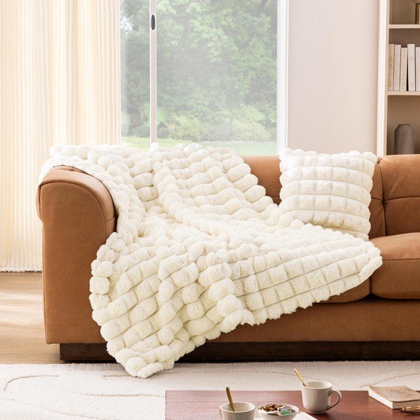 Krémová deka z mikroplyše/z umělé kožešiny 180x220 cm Igloo – douceur d'intérieur-image-1