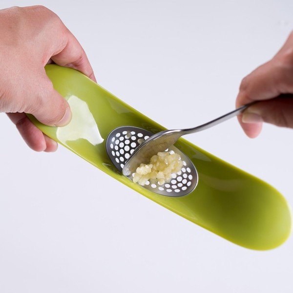 Zelené kolébkové mačkadlo na česnek Joseph Joseph Garlic Rocker-image-3