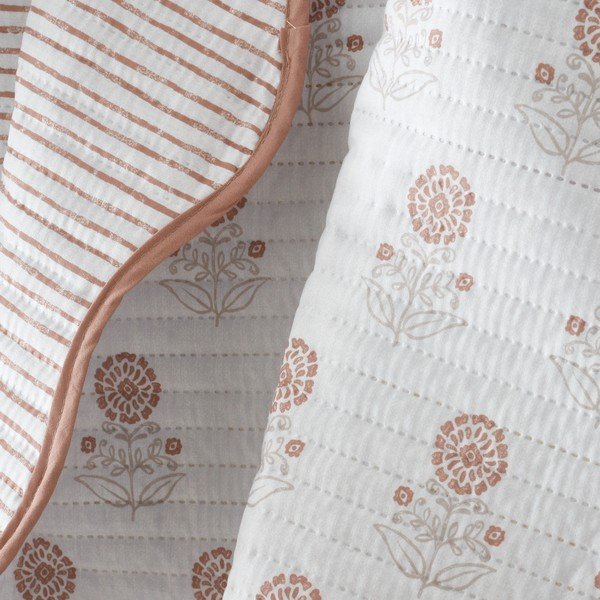 Bílý prošívaný přehoz 220x230 cm Woodblock Floral – Pineapple Elephant-image-2