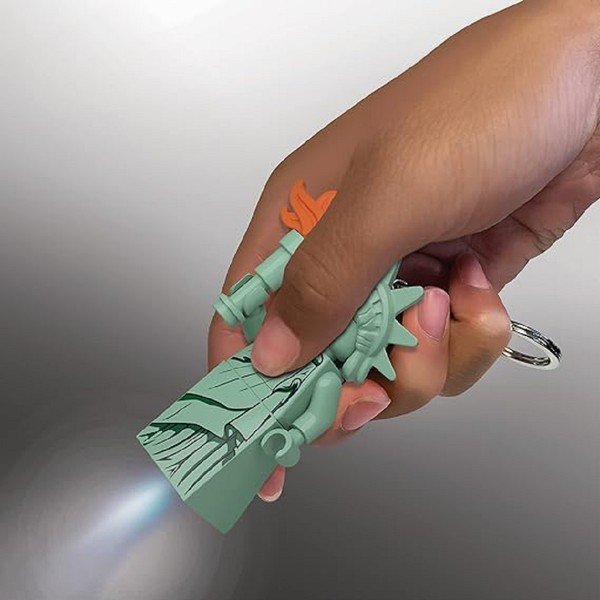Zelená klíčenka se svítilnou Statue of Liberty – LEGO®-image-1