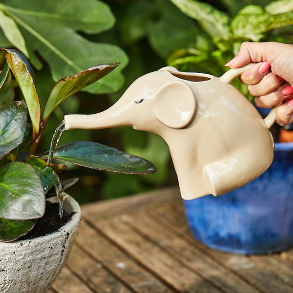 Keramická konvička na zalévání Elephant – Sass & Belle-image-1