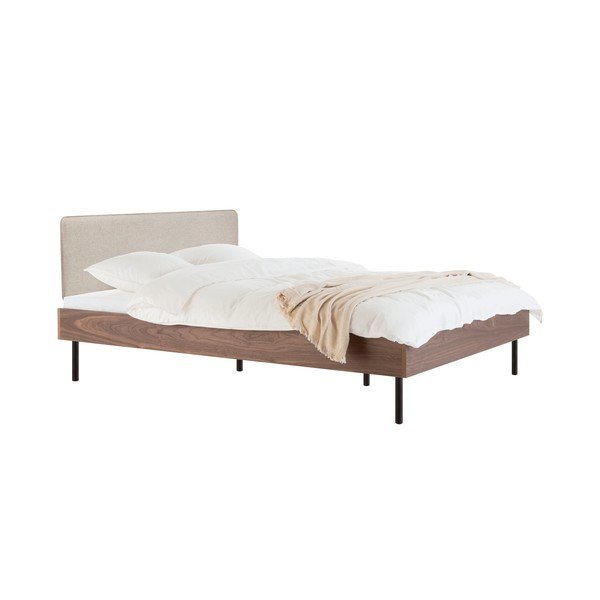 Čalouněná/z dřevotřísky dvoulůžková postel v dekoru ořechu s roštem 160x200 cm v tmavě přírodní barvě Streiko – noo.ma