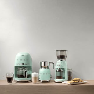Světle zelený kávovar na překapávanou kávu Retro Style – SMEG