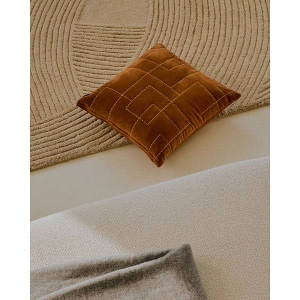 Sametový povlak na polštář 45x45 cm Prila – Kave Home-image-1