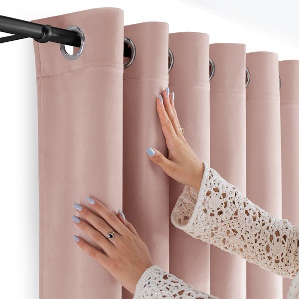 Světle růžový sametový dimout závěs 265x175 cm Velto – Filumi-image-4