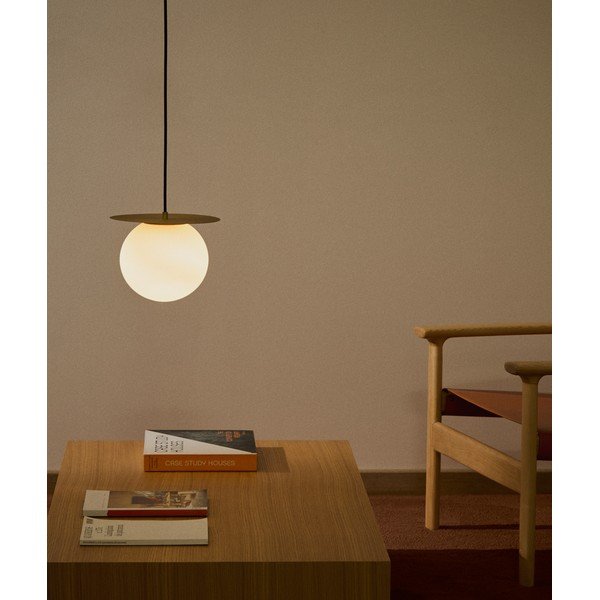 Bílé/ve zlaté barvě kovové závěsné svítidlo se skleněným stínidlem ø 25 cm Brisia – Kave Home-image-1