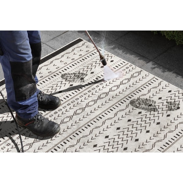 Černo-krémový venkovní koberec NORTHRUGS Kuba, 80 x 250 cm-image-1