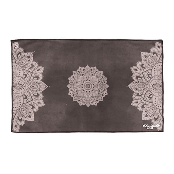 Černý ručník na jógu Yoga Design Lab Mandala, 61 x 38 cm