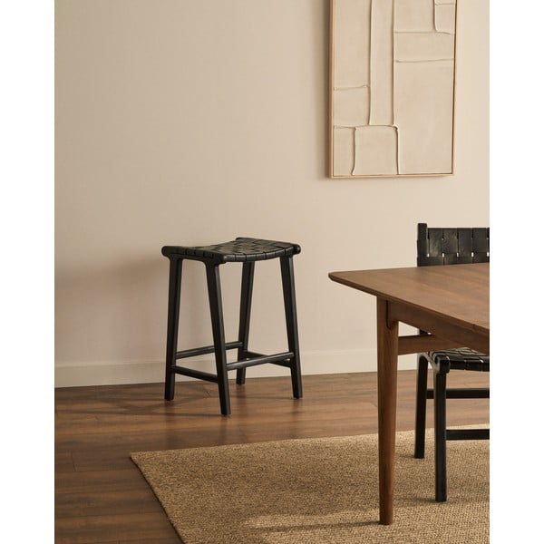 Černá barová stolička z mahagonového dřeva Calixta – Kave Home-image-1