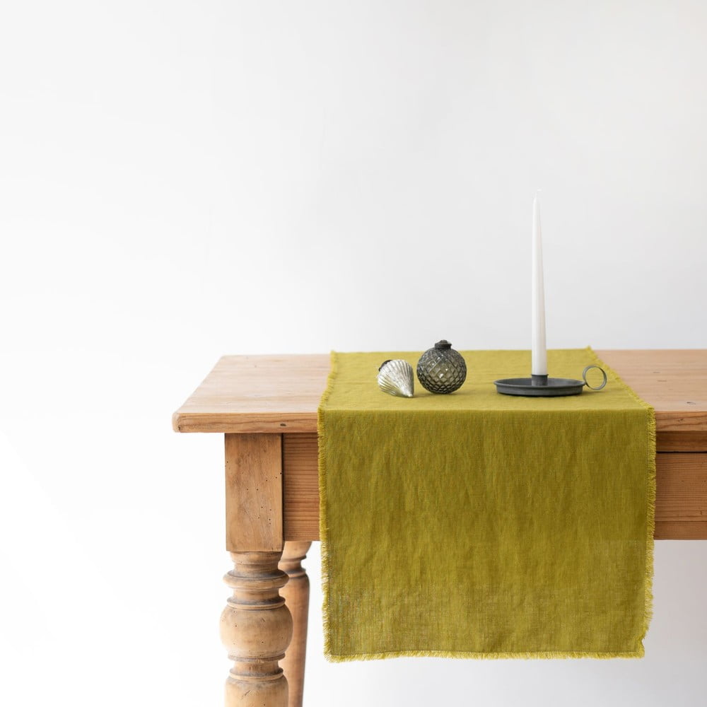Zelený lněný běhoun na stůl Linen Tales Classic, 40 x 200 cm