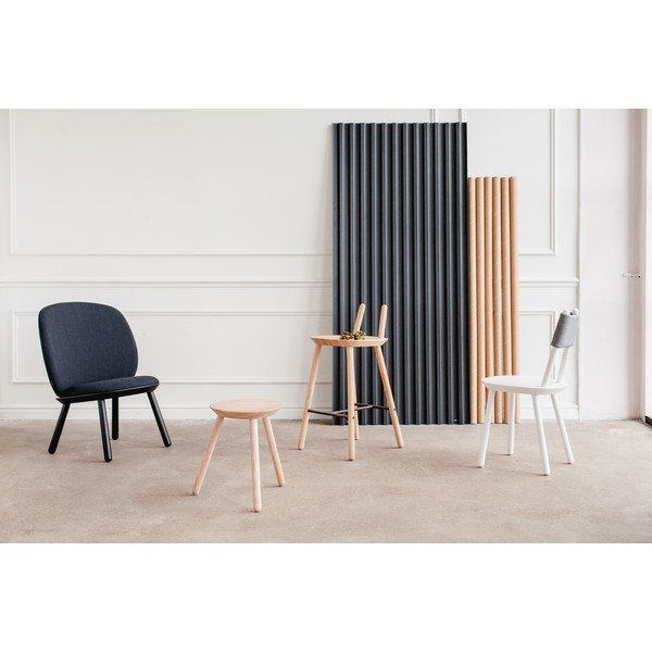 Černé křeslo s konstrukcí z jasanového dřeva a koženými detaily EMKO Naïve-image-1