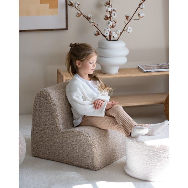 Světle hnědé dětské křesílko z textilie bouclé Cloud – Wigiwama-image-3