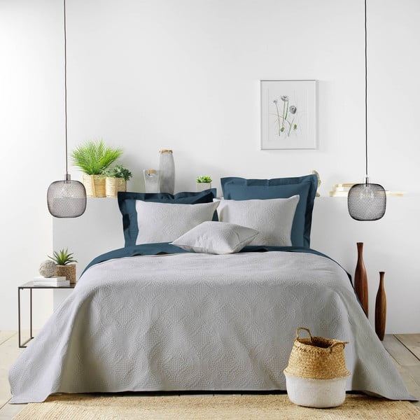 Šedý prošívaný set přehozu a povlaku na polštář z mikrovlákna 240x220 cm Romane – douceur d'intérieur
