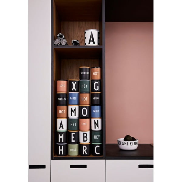 Černý porcelánový hrnek 300 ml Hello – Design Letters-image-4