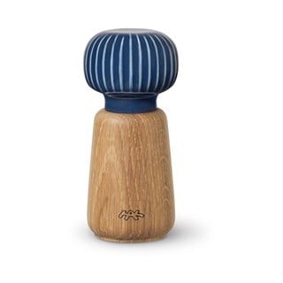 Mlýnek z dubového dřeva na koření s tmavě modrým detailem z porcelánu Kähler Design Hammershoi, výška 13 cm