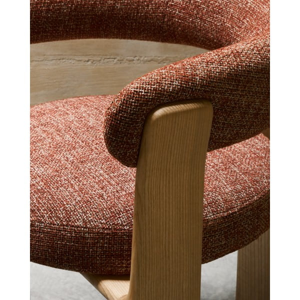 Jídelní křeslo s područkami z jasanového dřeva v přírodní barvě/v terakotové barvě Granite – Kave Home-image-3