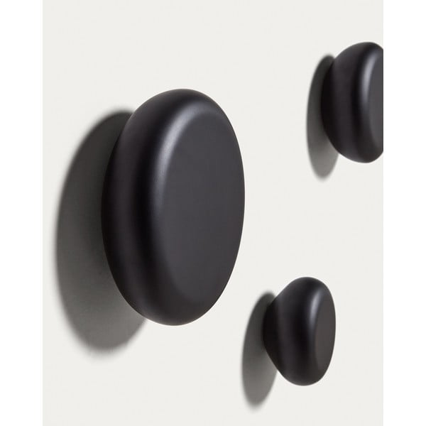 Černé nástěnné dřevěné háčky v sadě 3 ks Nadue – Kave Home-image-1