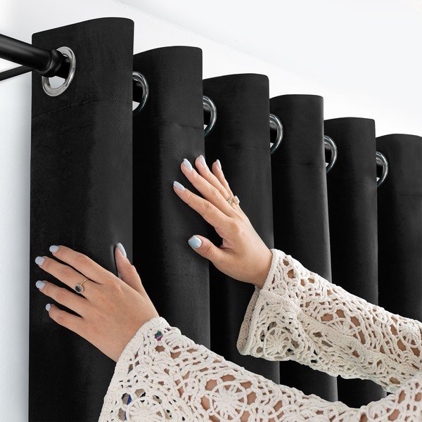 Černý sametový dimout závěs 265x270 cm Velto – Filumi-image-2