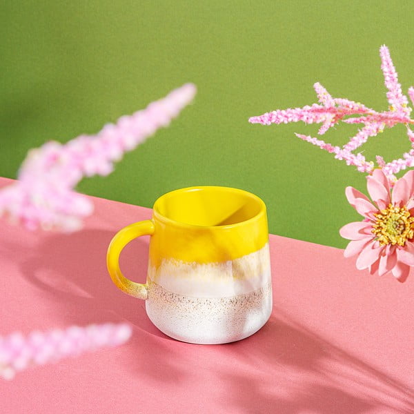 Žlutý hrnek z kameniny 360 ml Mojave – Sass & Belle-image-3