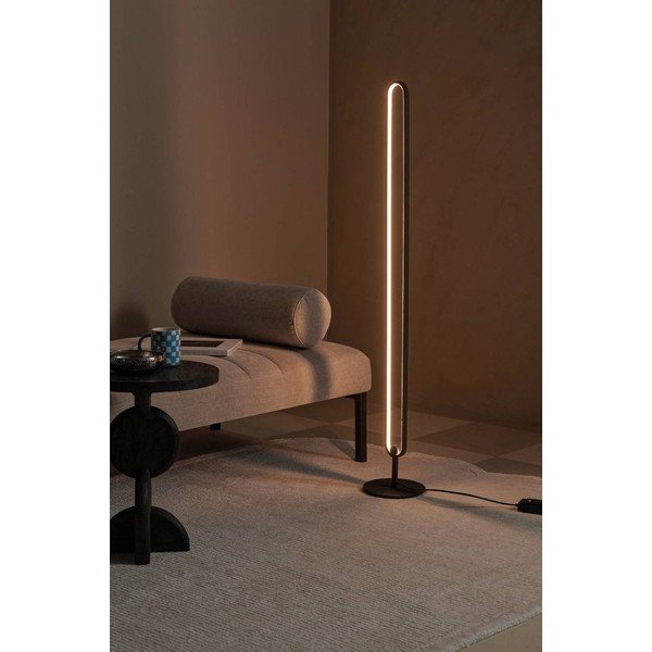 Matně černá kovová LED stmívatelná stojací lampa (výška 130 cm) Loop – Ellos Home-image-1