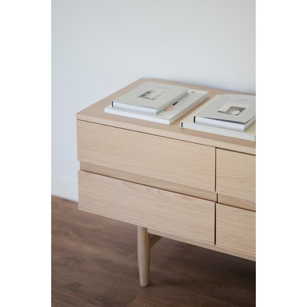 Nízká komoda v dekoru dubu v přírodní barvě 160x75 cm Moresby – Rowico-image-4