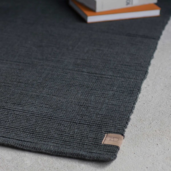 Tmavě šedý jutový koberec 140x200 cm Ribbon – Mette Ditmer Denmark-image-3