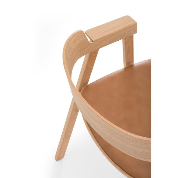 Hnědá/v přírodní barvě kožená jídelní židle s područkami Flip – Gazzda-image-3